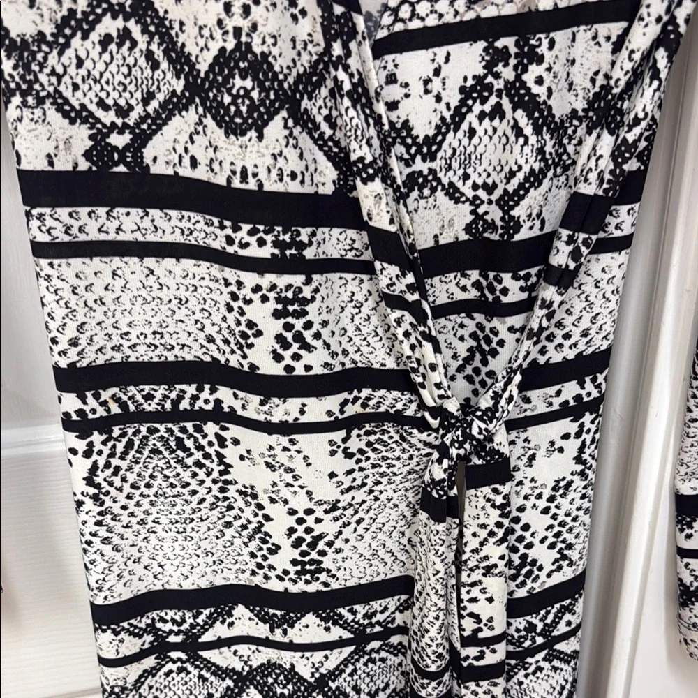 BCBG Black and White Patterned Wrap Dress - Picture 5 of 11